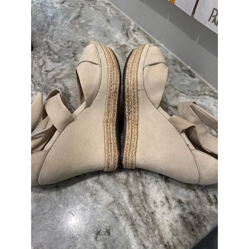 UGG Lucianna espadrille‎ platform wedge sandals in a cream color Size 10